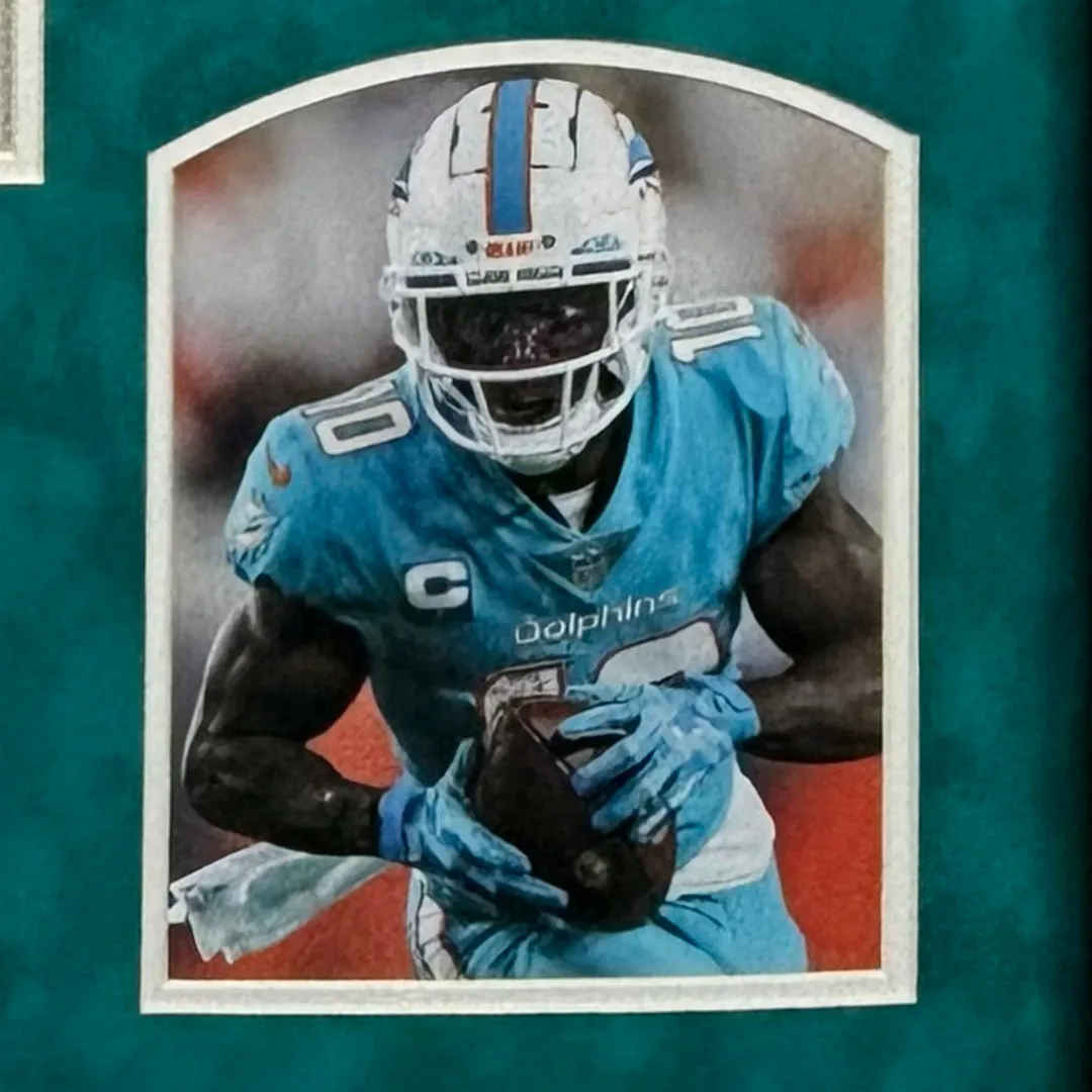 Tyreek Hill Signed Miami White Custom Double-Suede Framed football Jersey (Beckett)